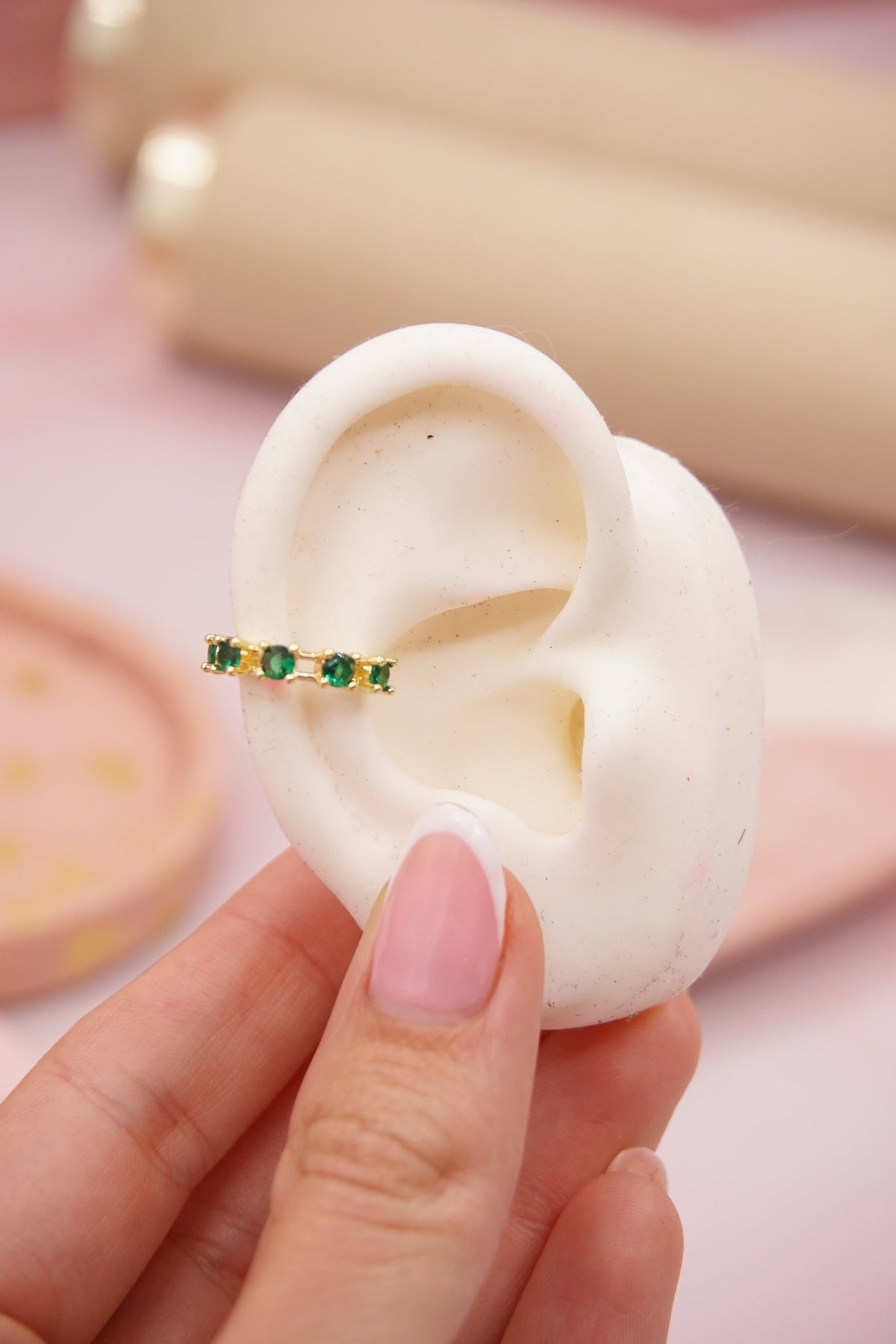EARCUFF IMITACION ESMERALDA COVER GOLD EC 342 - Dakaty